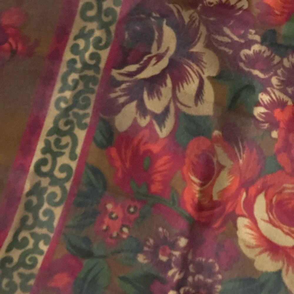Berkshire Vintage Floral Square Scarf Red Rose Made in Italy 30x30‎ Polyester